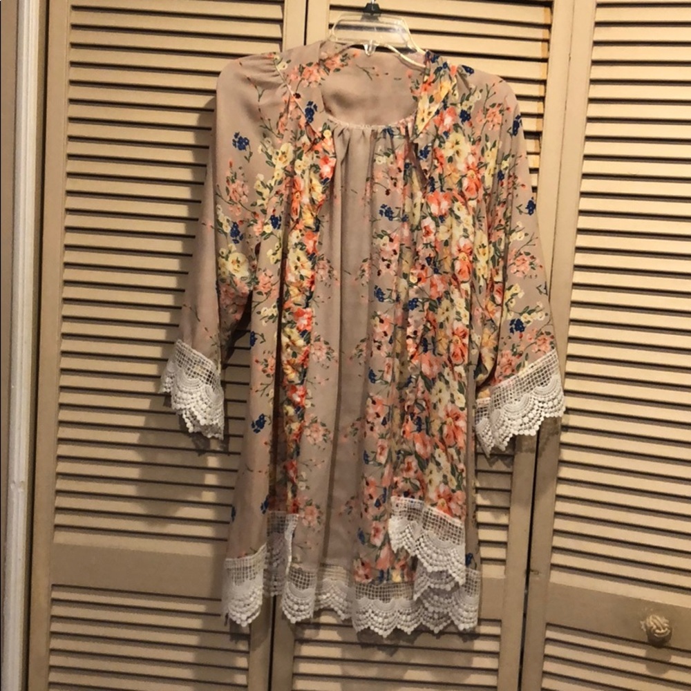 Floral print/blush kimono